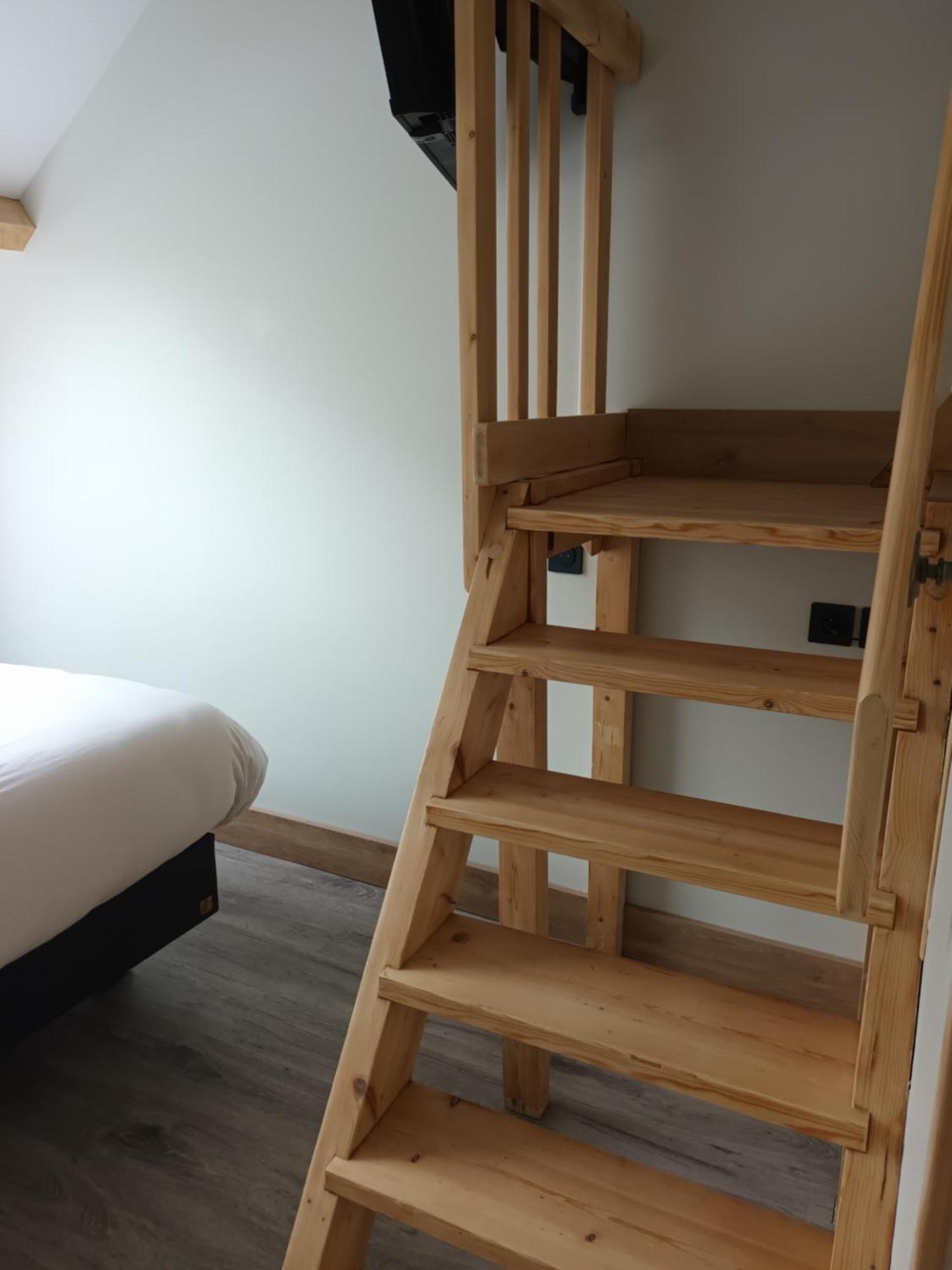 Hotel-Restaurant Logis L'Aubrac לאיול מראה חיצוני תמונה