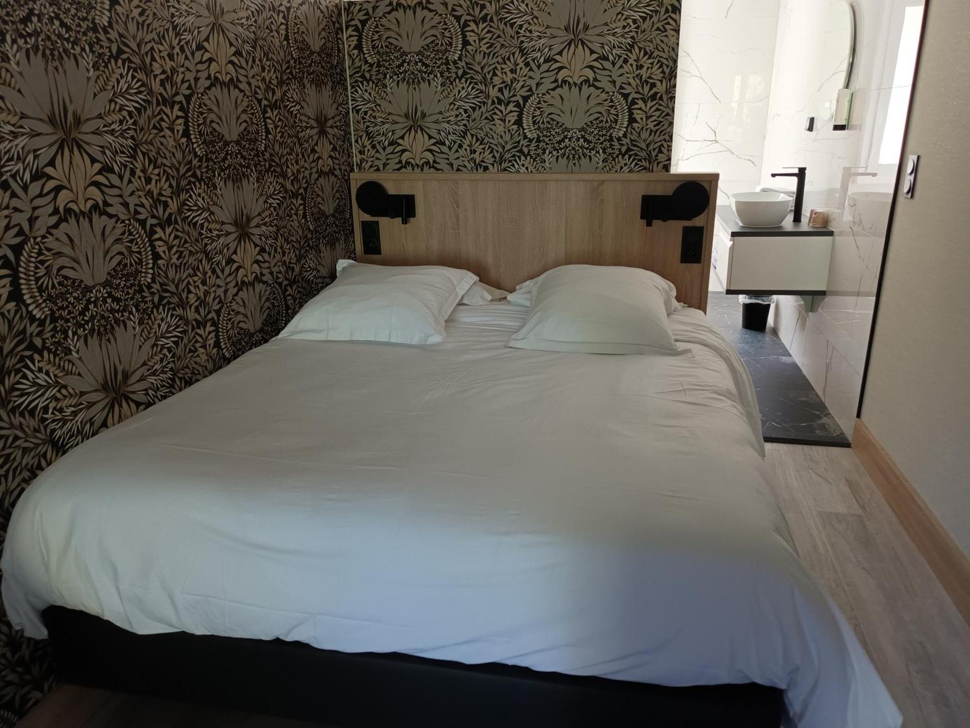 Hotel-Restaurant Logis L'Aubrac לאיול מראה חיצוני תמונה